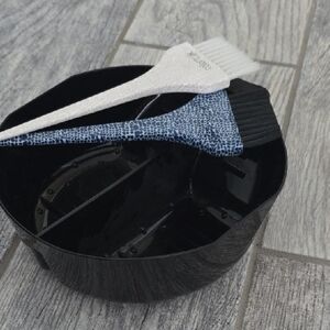 Black Mixing Bowl with Brushes